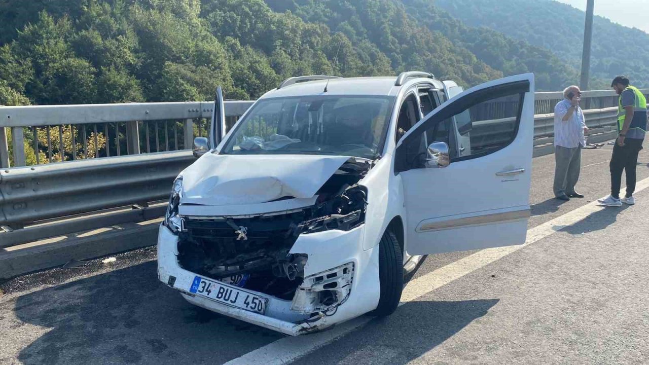 Kazada yaralanan küçük kızı jandarma teskin etti