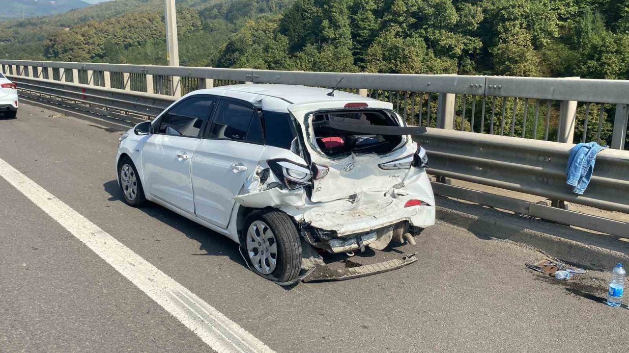 Kazada yaralanan küçük kızı jandarma teskin etti