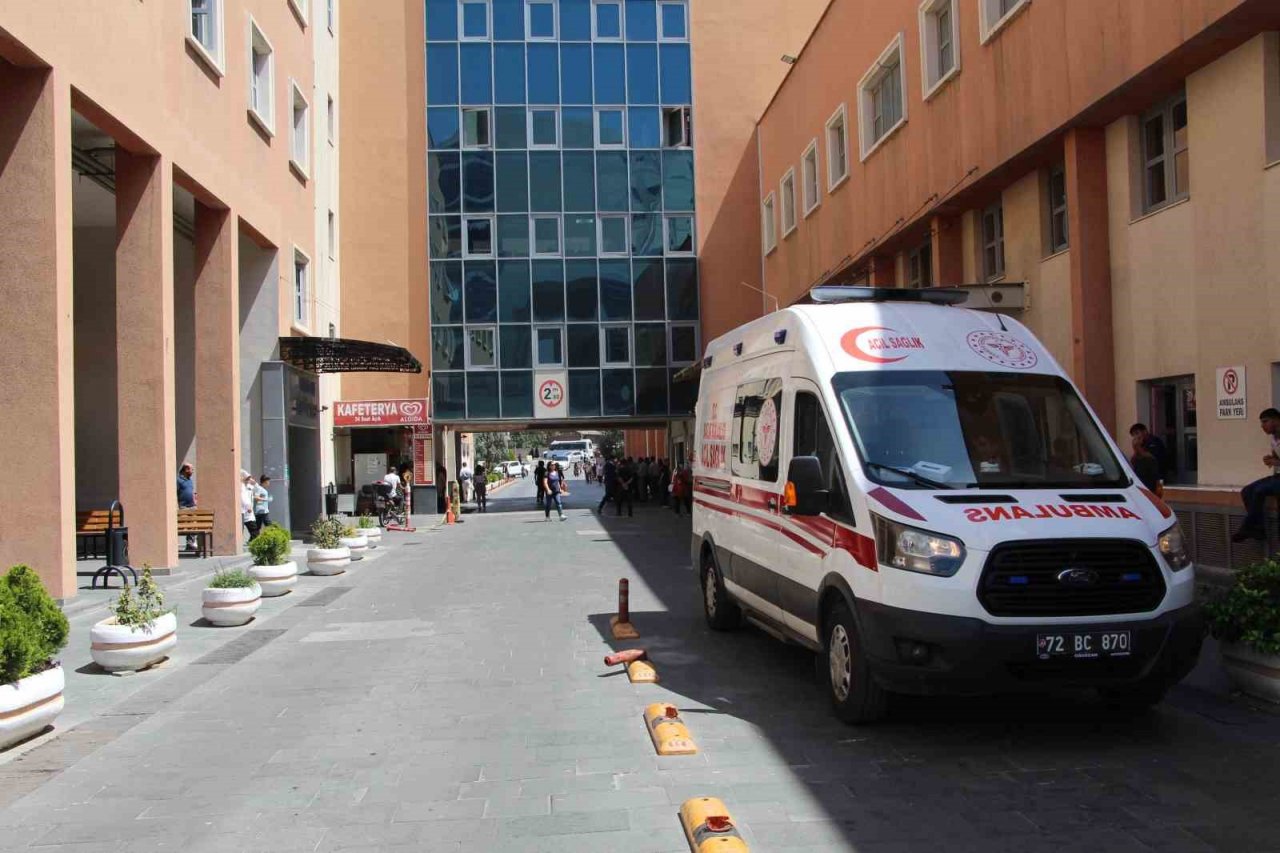 Batman’da motorlu testere ile odun kesen vatandaş kendisini yaraladı