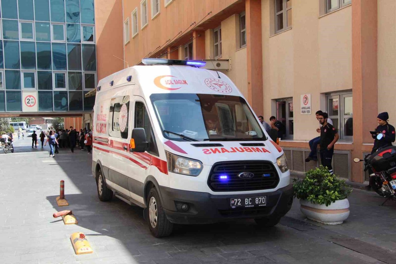 Batman’da motorlu testere ile odun kesen vatandaş kendisini yaraladı