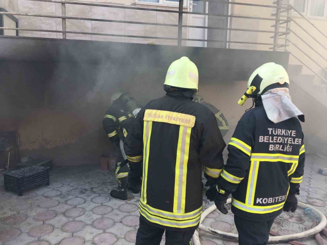 Burdur’da besi çiftliğinde çıkan yangın büyümeden söndürüldü