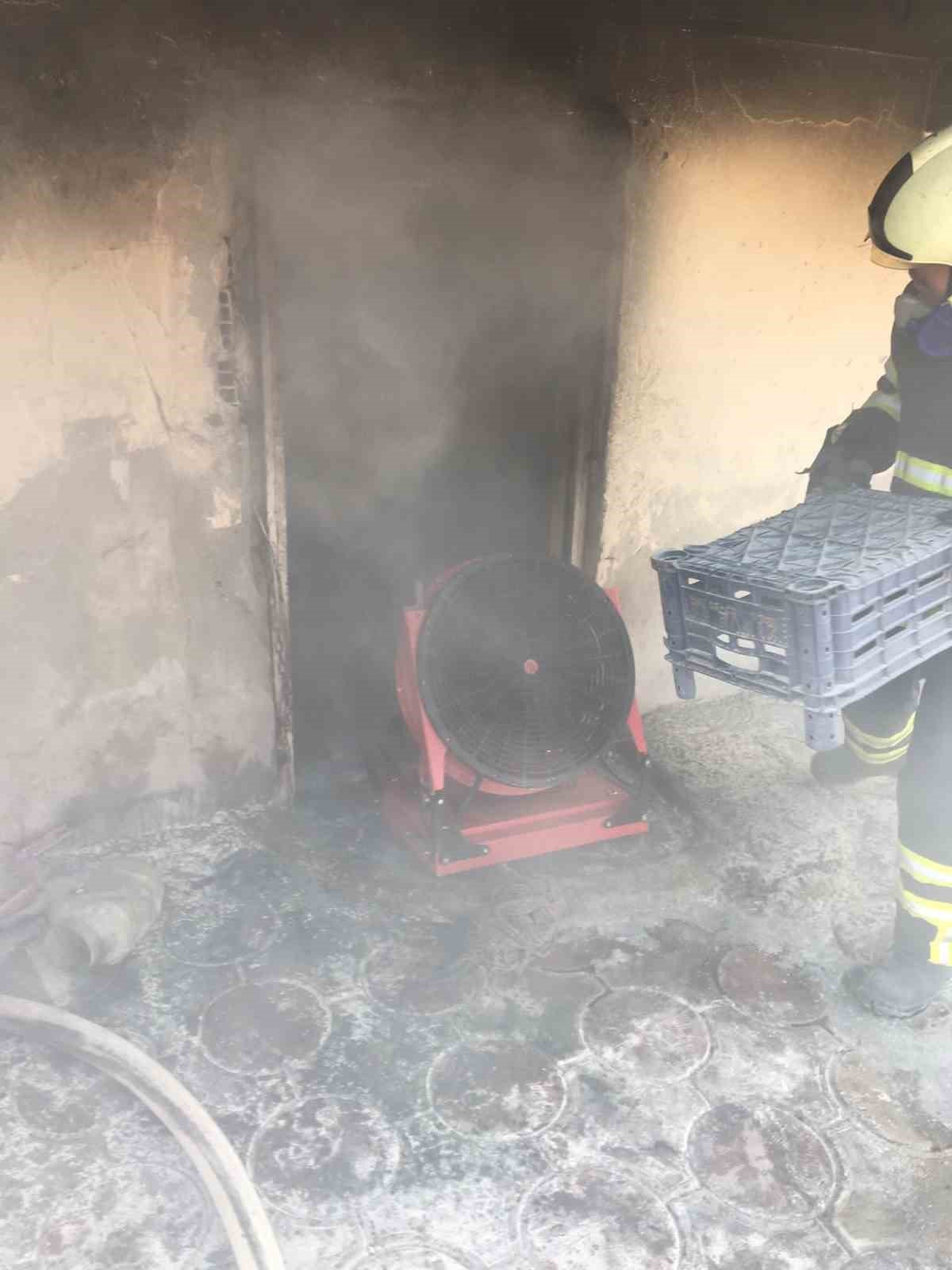 Burdur’da besi çiftliğinde çıkan yangın büyümeden söndürüldü