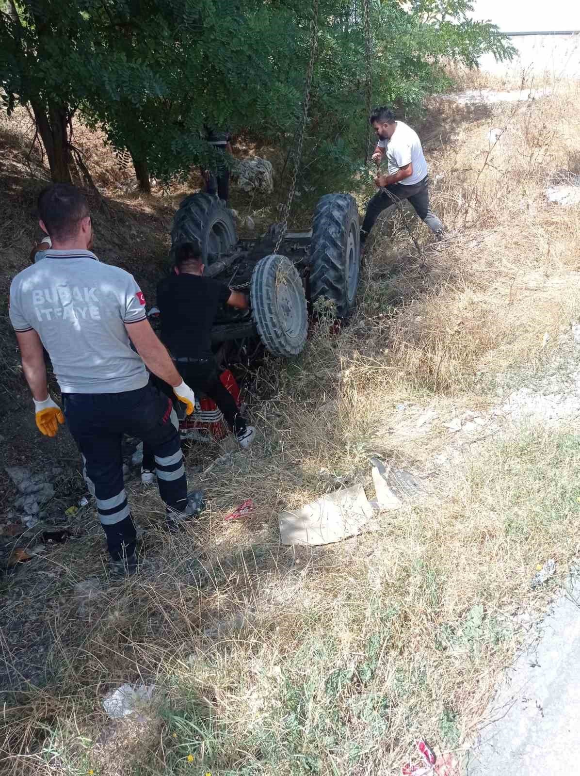 Burdur’da devrilen traktörün altında kalan 1 kişi ağır yaralandı