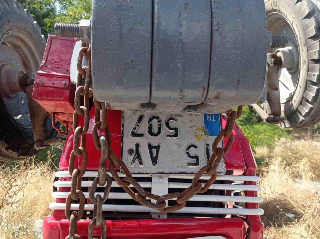 Burdur’da devrilen traktörün altında kalan 1 kişi ağır yaralandı