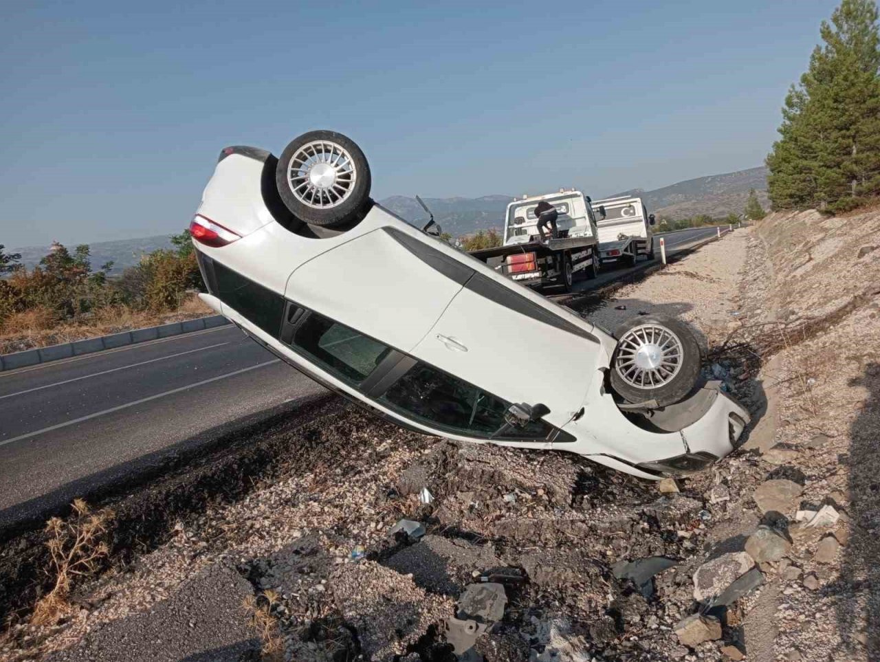 Burdur’da kontrolden çıkan otomobil takla attı: 1 yaralı