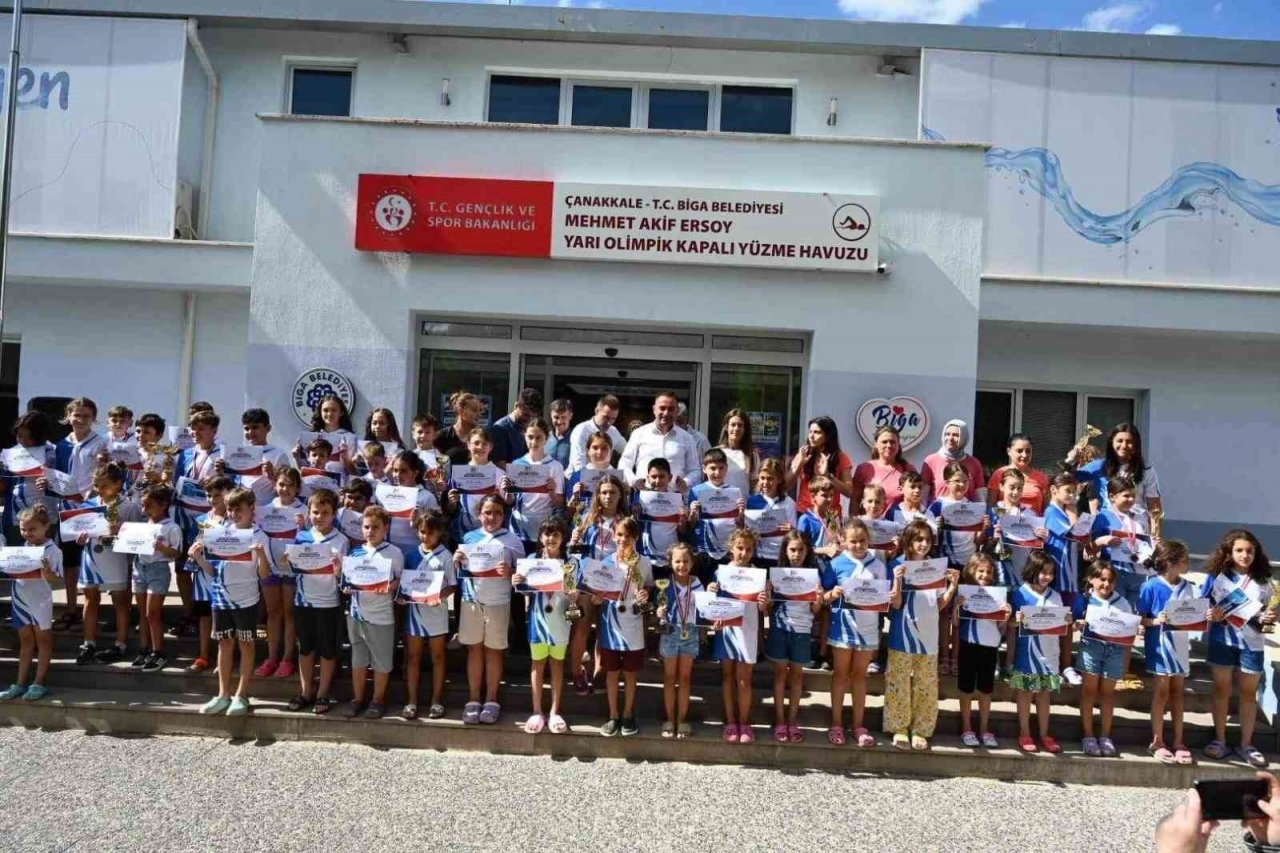 Biga’da yüzme yarışları düzenlendi