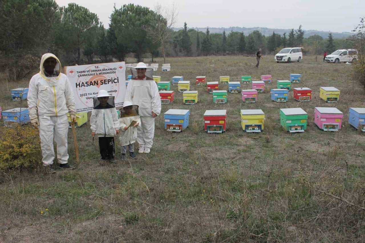 Gökkuşağı renkleriyle bal üretimi