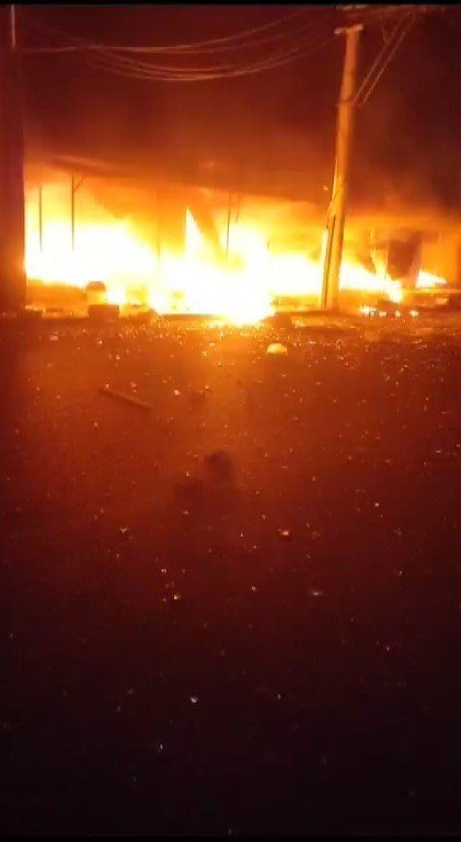 Diyarbakır’da tekstil dükkanında patlama: 25 kişi dumandan etkilendi