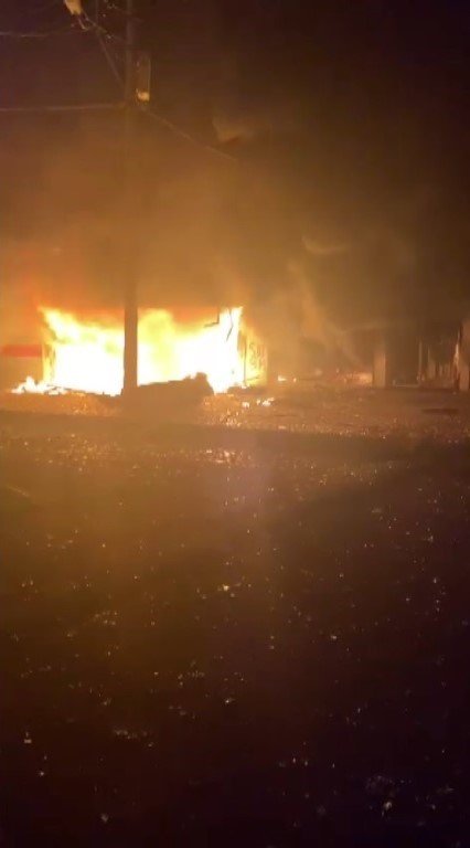 Diyarbakır’da tekstil dükkanında patlama: 25 kişi dumandan etkilendi