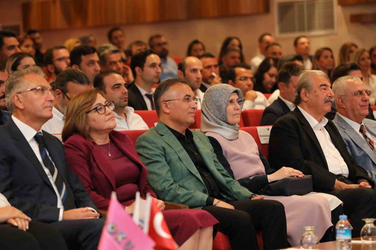 Doku Kumaş Tasarım Yarışması’nın final gecesi Gaziantep’te düzenlendi