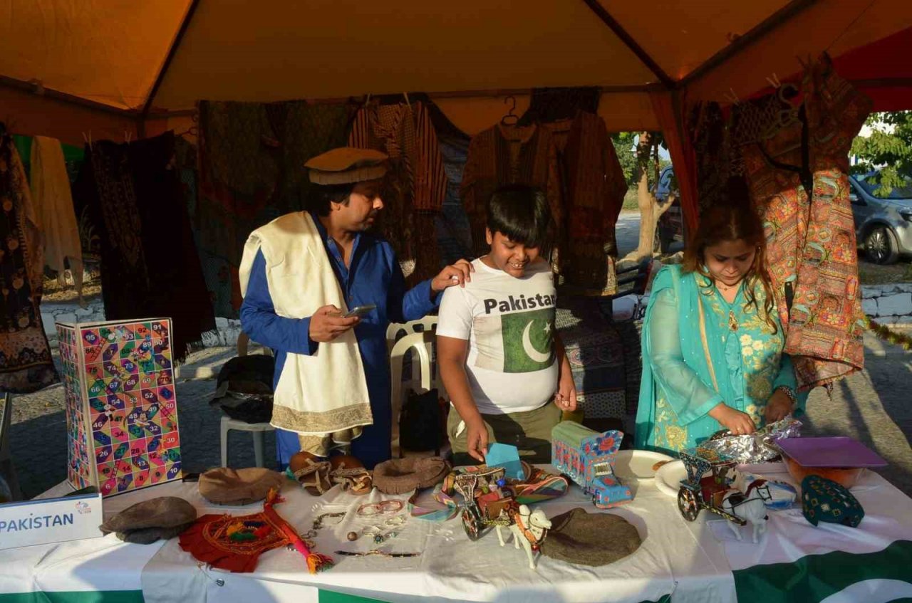 “Dünya Didim’i Seviyor” festivali 75 ülkeden gelenlerin katılımıyla yapıldı