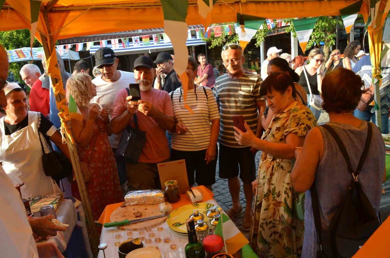 “Dünya Didim’i Seviyor” festivali 75 ülkeden gelenlerin katılımıyla yapıldı