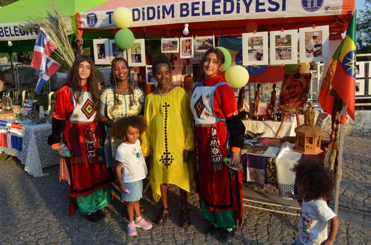 “Dünya Didim’i Seviyor” festivali 75 ülkeden gelenlerin katılımıyla yapıldı