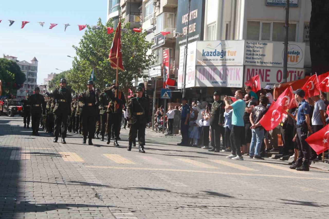 Edremit 101. kurtuluş yılını törenlerle kutladı