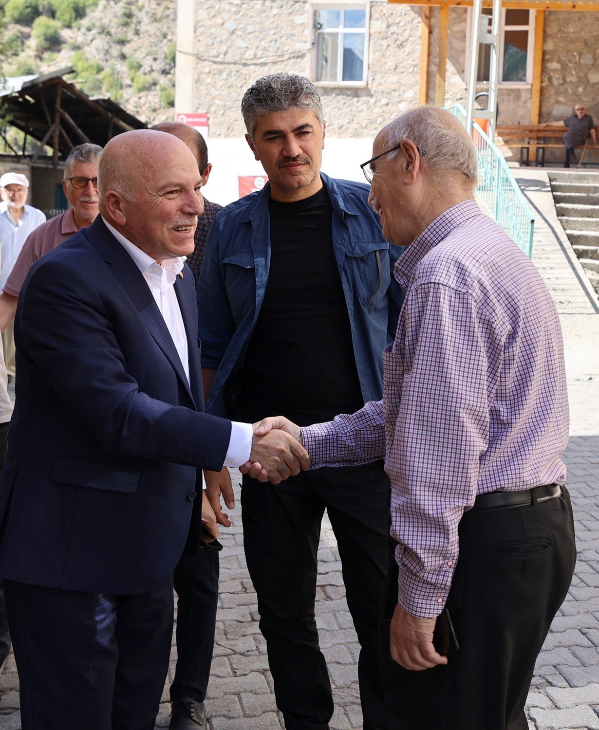 Başkan Sekmen; “500 noktada çalışma yapıyoruz”