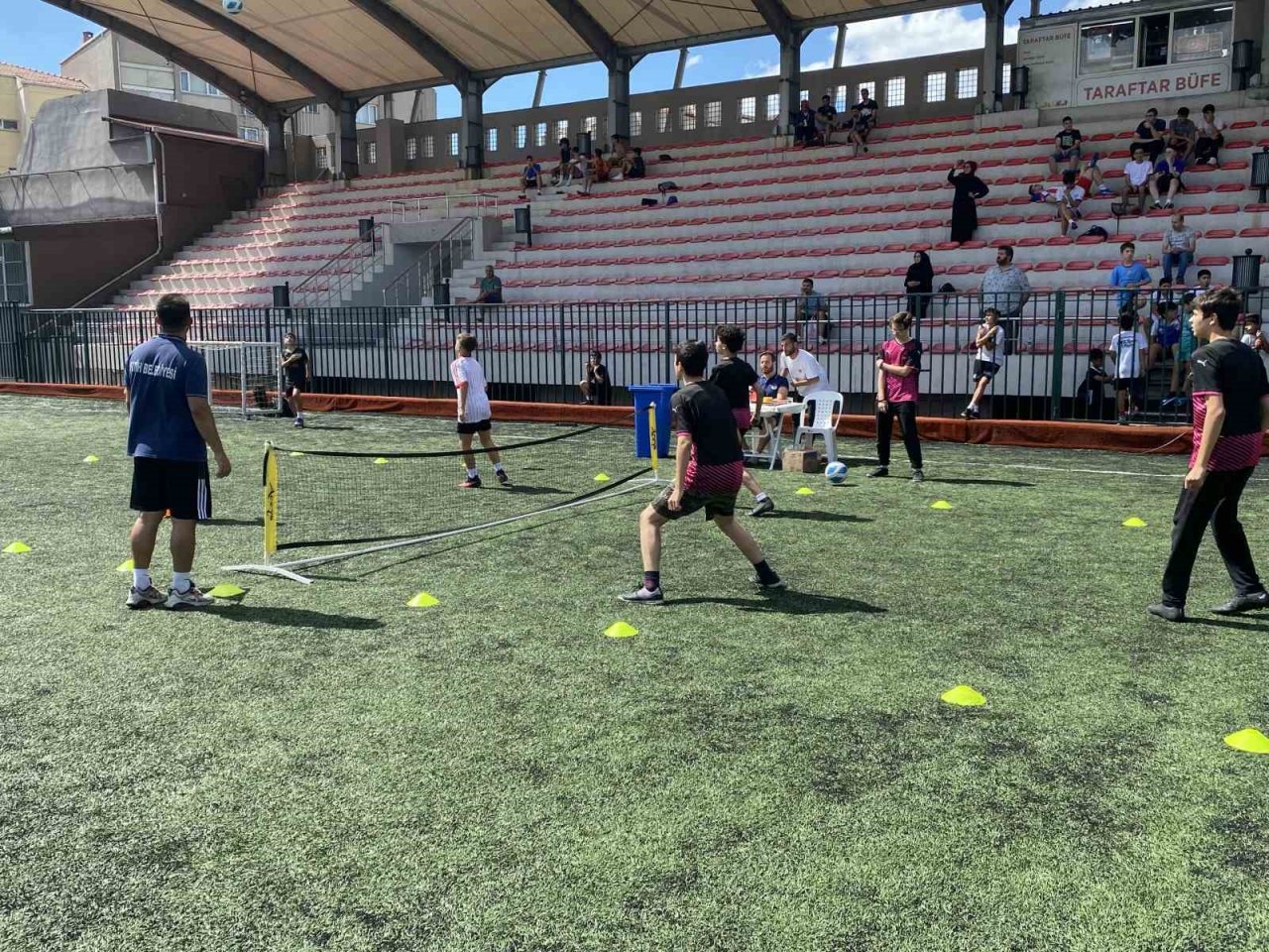 Fatih’te ayak tenisi turnuvası bu yıl 3. kez düzenlendi