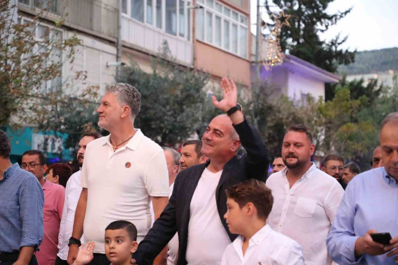 30. Uluslararası Gemlik Zeytini Festivali renkli görüntülerle başladı