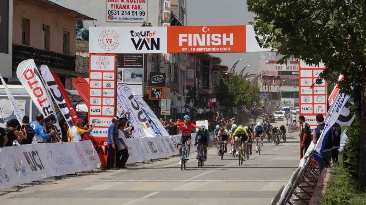 Tour of Van Uluslararası Bisiklet Yarışı’nın Erciş etabı tamamlandı