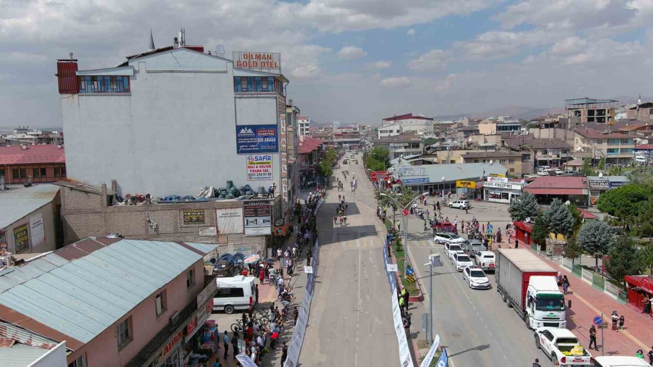 Tour of Van Uluslararası Bisiklet Yarışı’nın Erciş etabı tamamlandı