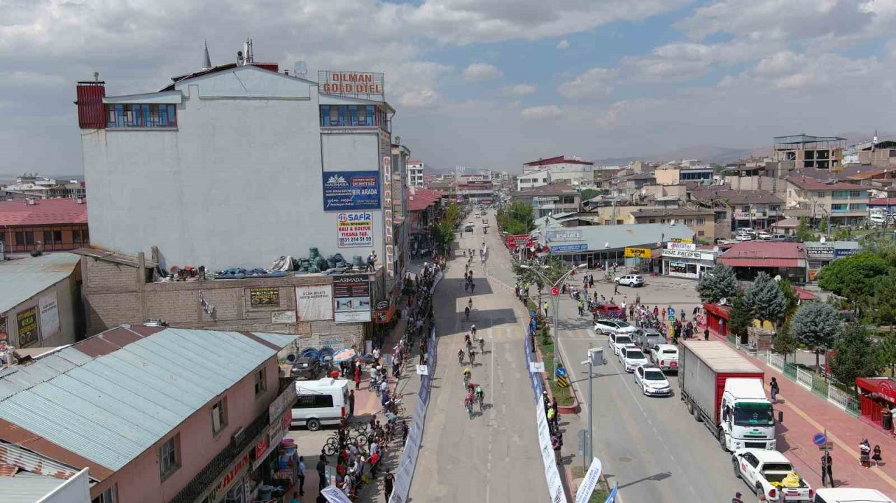 Tour of Van Uluslararası Bisiklet Yarışı’nın Erciş etabı tamamlandı