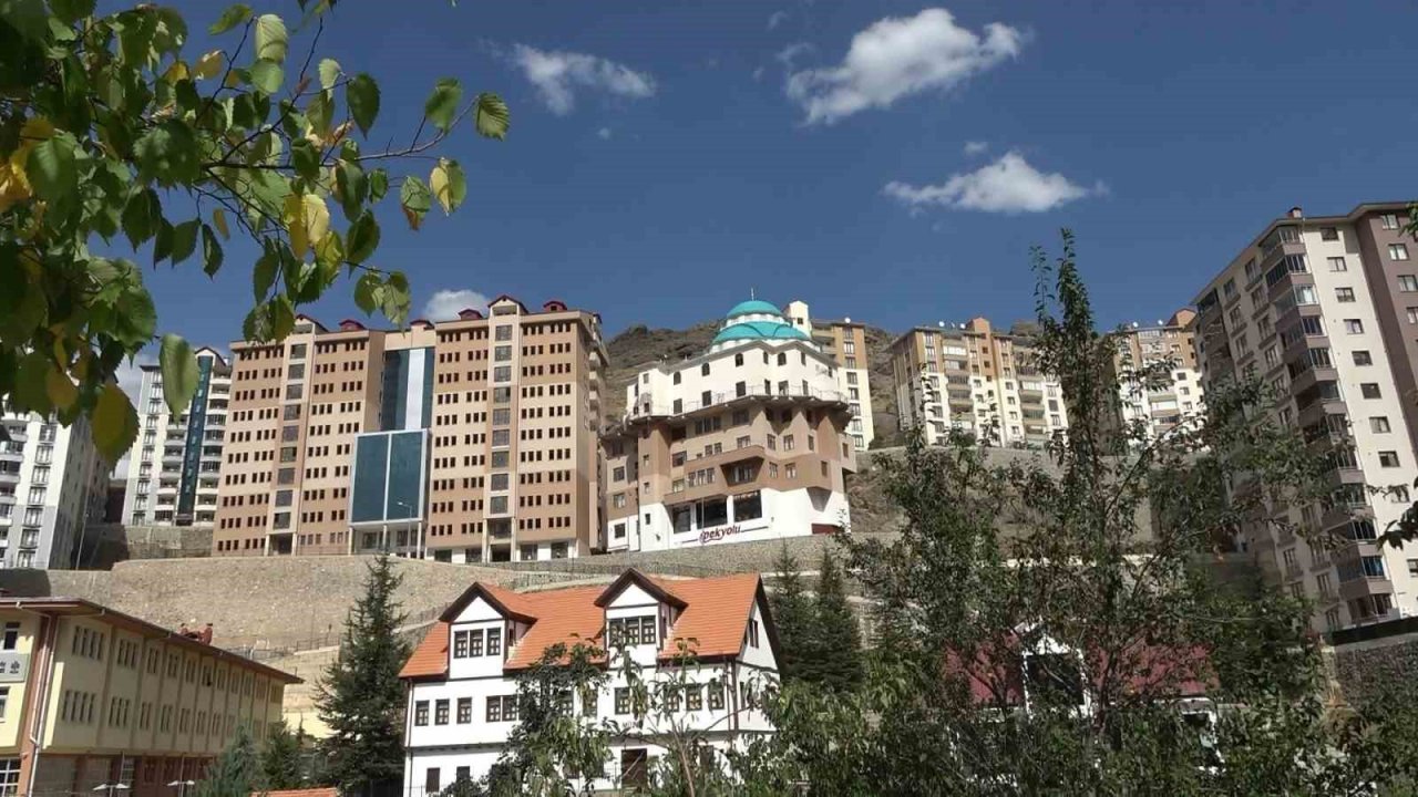 Gümüşhane’de 6 katlı apartman cami görenleri hayrete düşürüyor