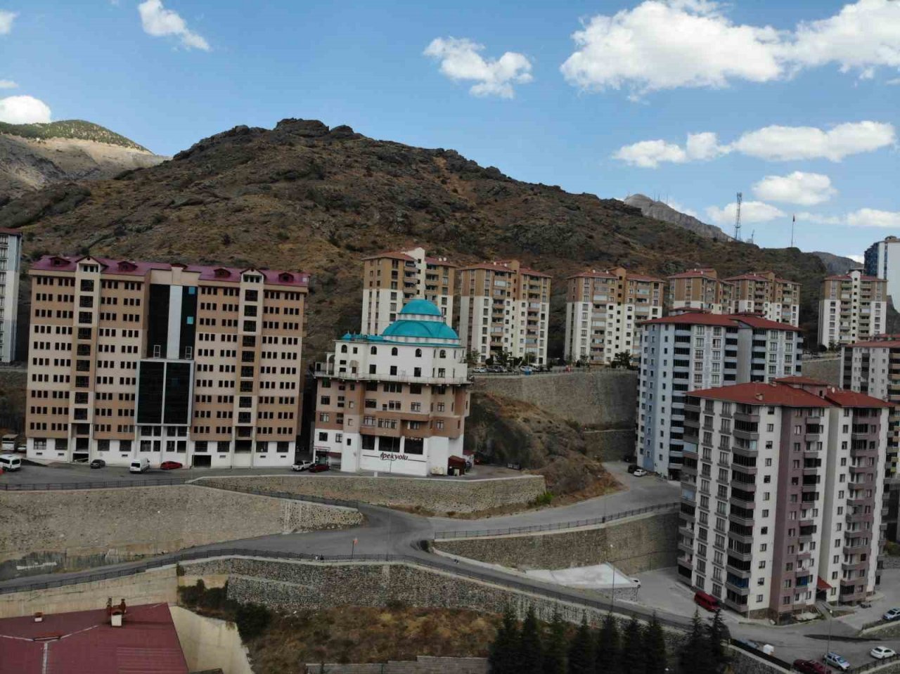 Gümüşhane’de 6 katlı apartman cami görenleri hayrete düşürüyor