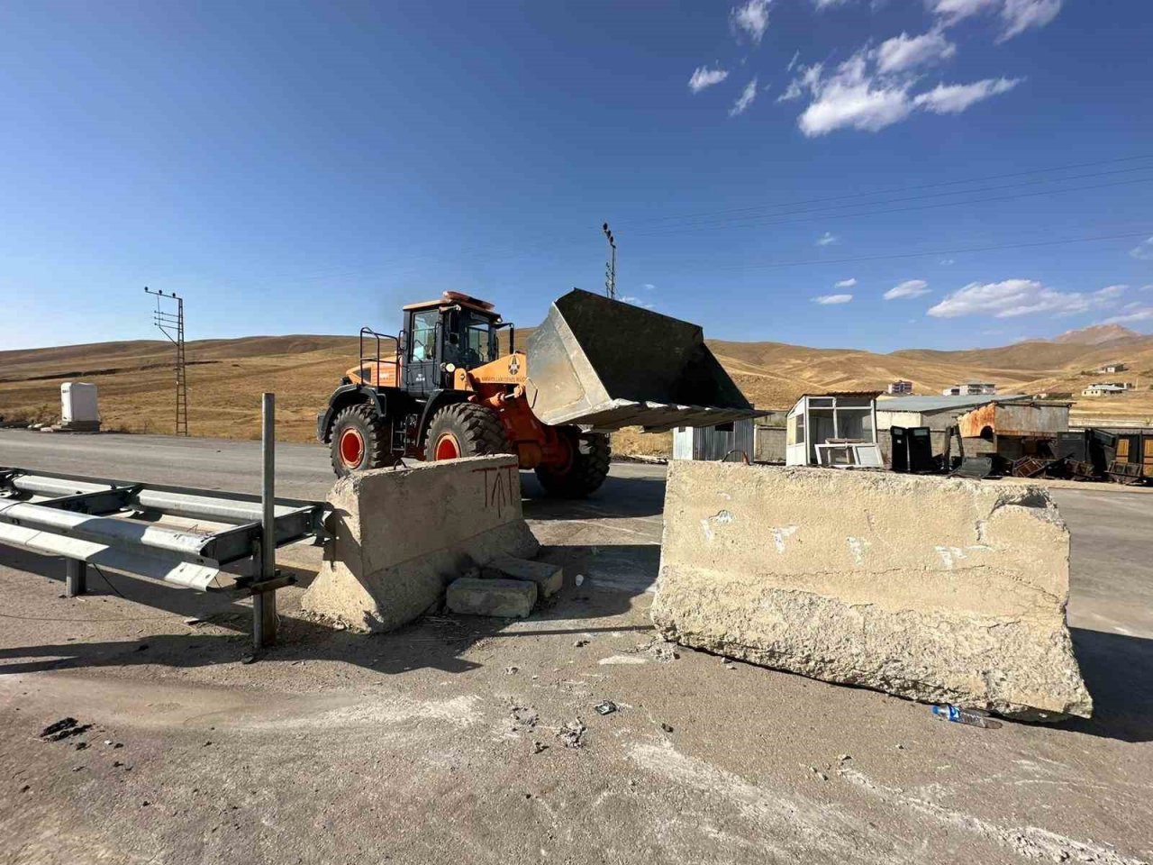 Yüksekova girişindeki polis kontrol noktası taşındı