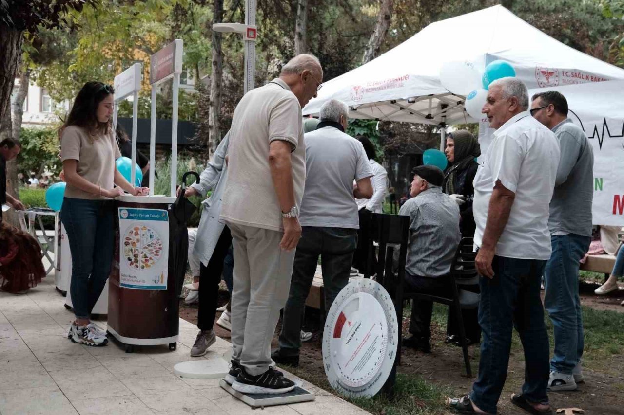 Halk sağlığına stantlı farkındalık