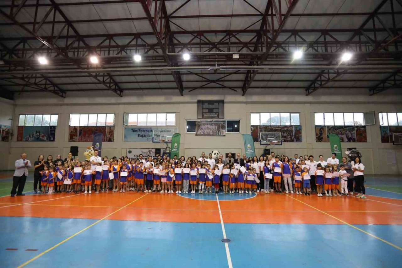 İnegöl Belediyesi Yaz Okulları’nda öğrenciler sertifikalarını aldı