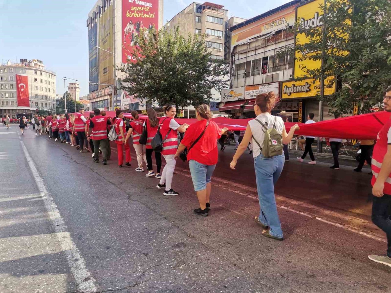 İzmir’de 9 Eylül coşkusu Zafer Yürüyüşü ile başladı