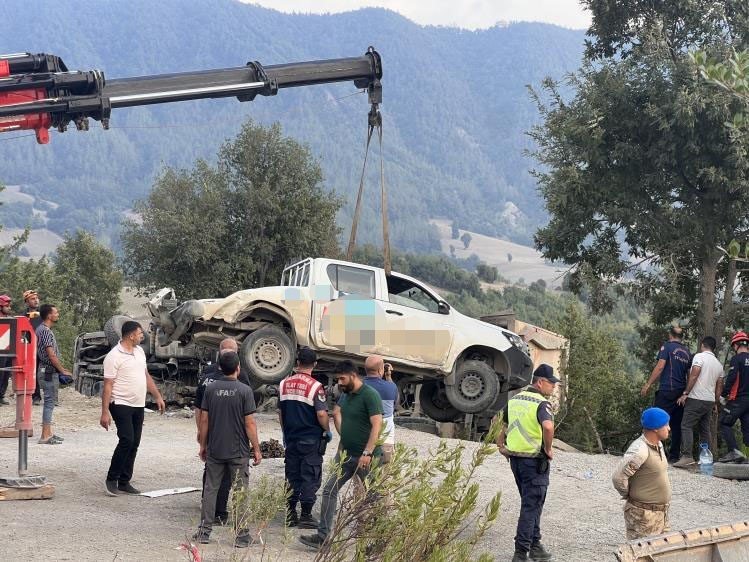 Kahramanmaraş’ta cenazeye dalan kamyon alandan kaldırıldı