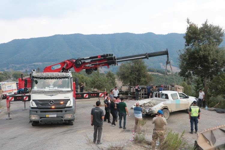 Kahramanmaraş’ta cenazeye dalan kamyon alandan kaldırıldı