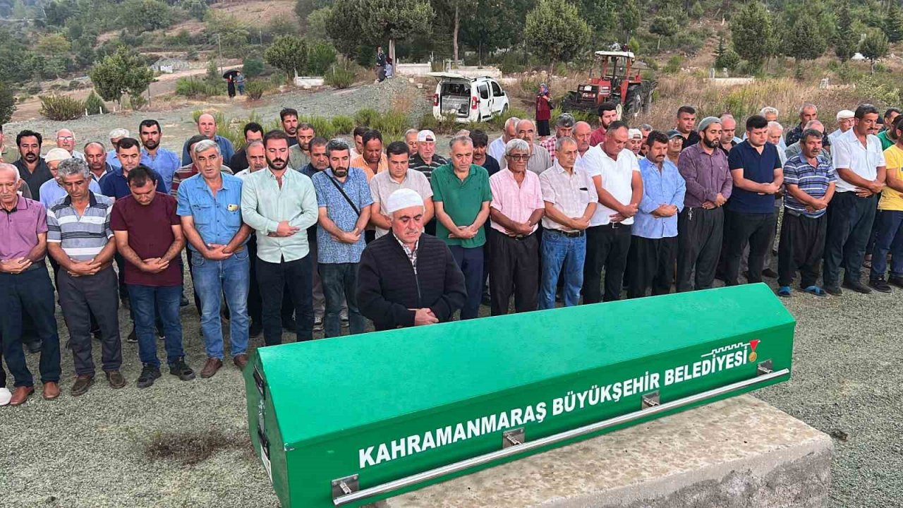 Yakınının cenazesine katılmıştı: Kamyon kazasında ölen adam toprağa verildi
