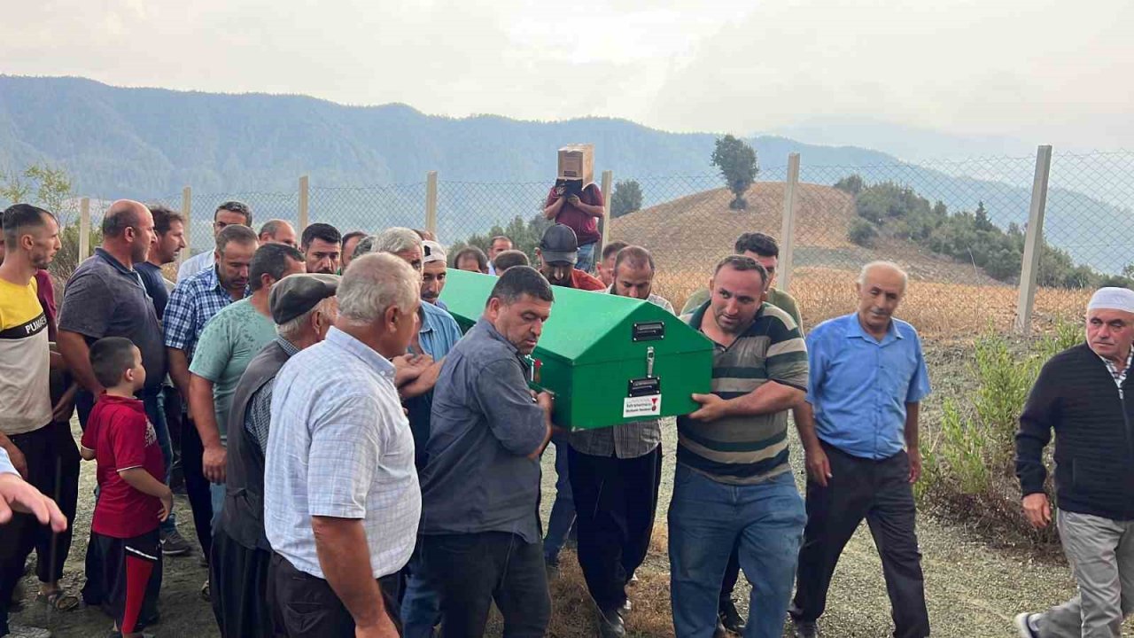 Yakınının cenazesine katılmıştı: Kamyon kazasında ölen adam toprağa verildi