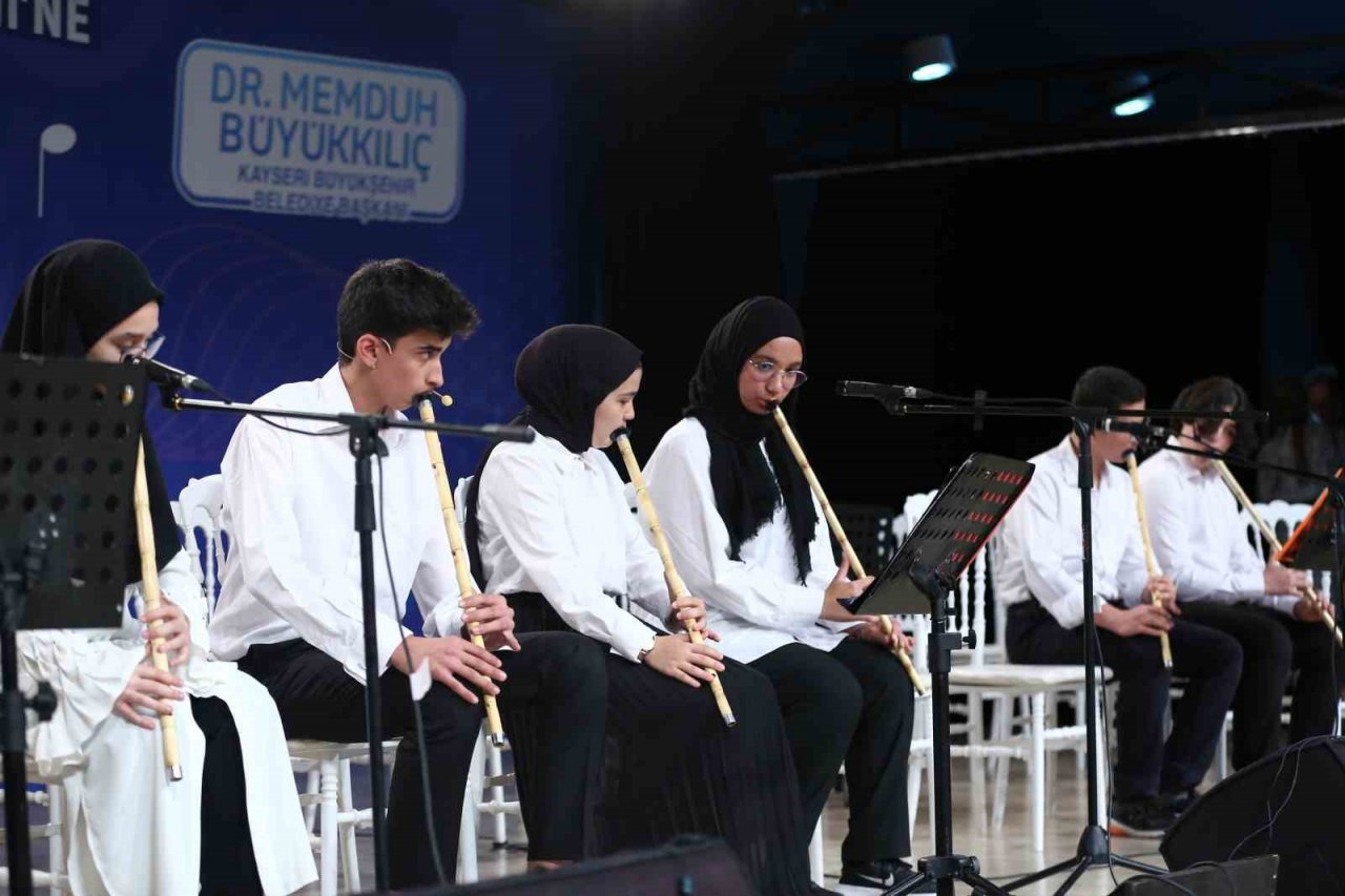 Başkan Büyükkılıç’tan konservatuar’ın coşkulu kapanışına özel türkü