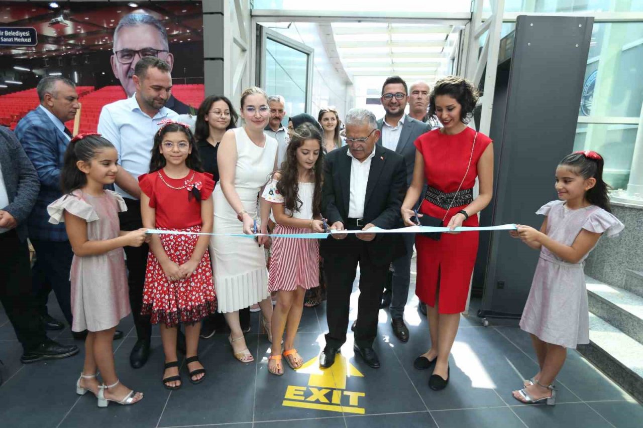 Başkan Büyükkılıç’tan konservatuar’ın coşkulu kapanışına özel türkü