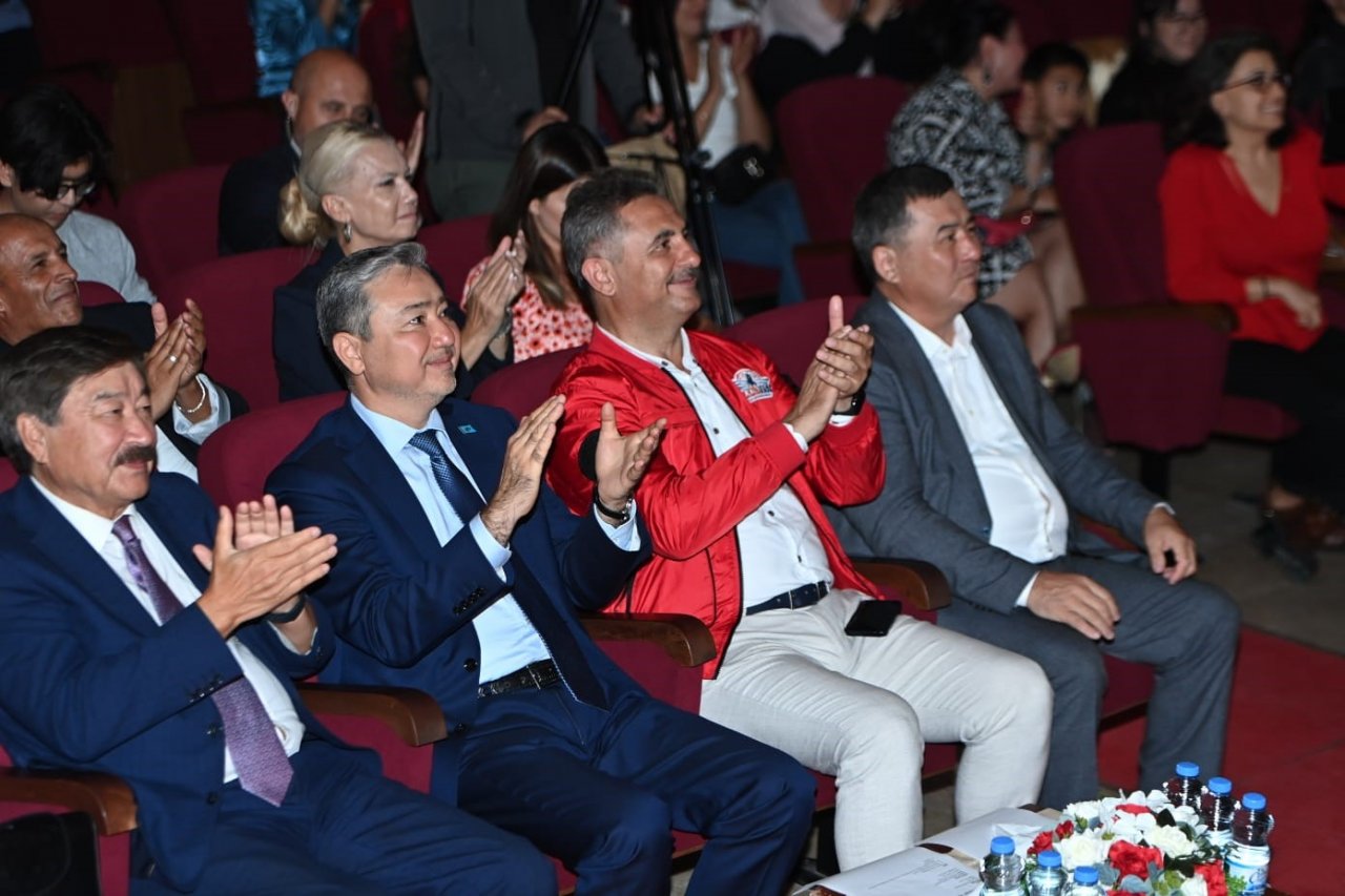 Türk Dünyasından ezgiler dinleyicileri çoşturdu