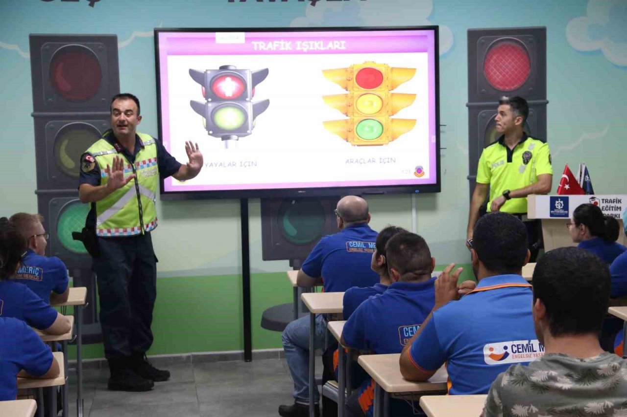 Özel bireyler trafik kurallarını eğlenerek öğreniyor