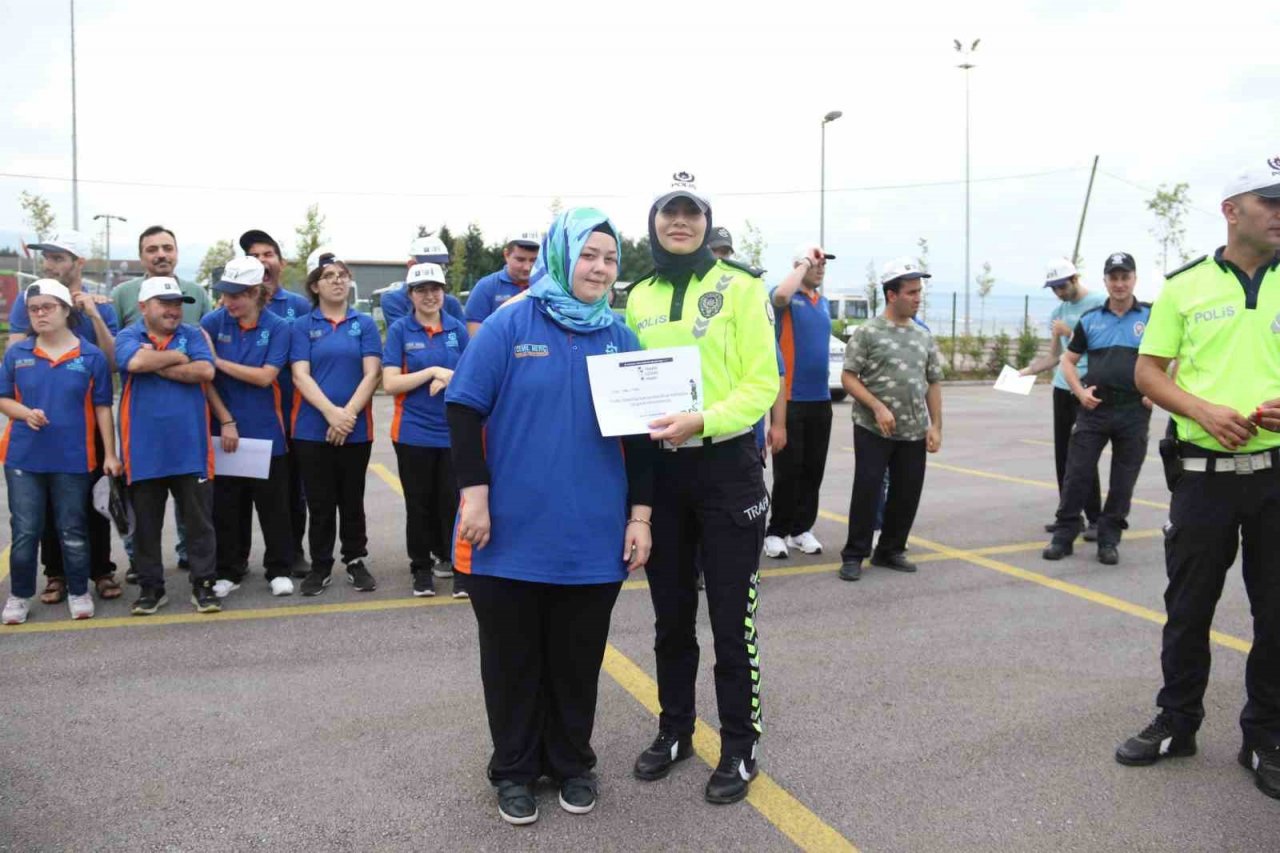 Özel bireyler trafik kurallarını eğlenerek öğreniyor