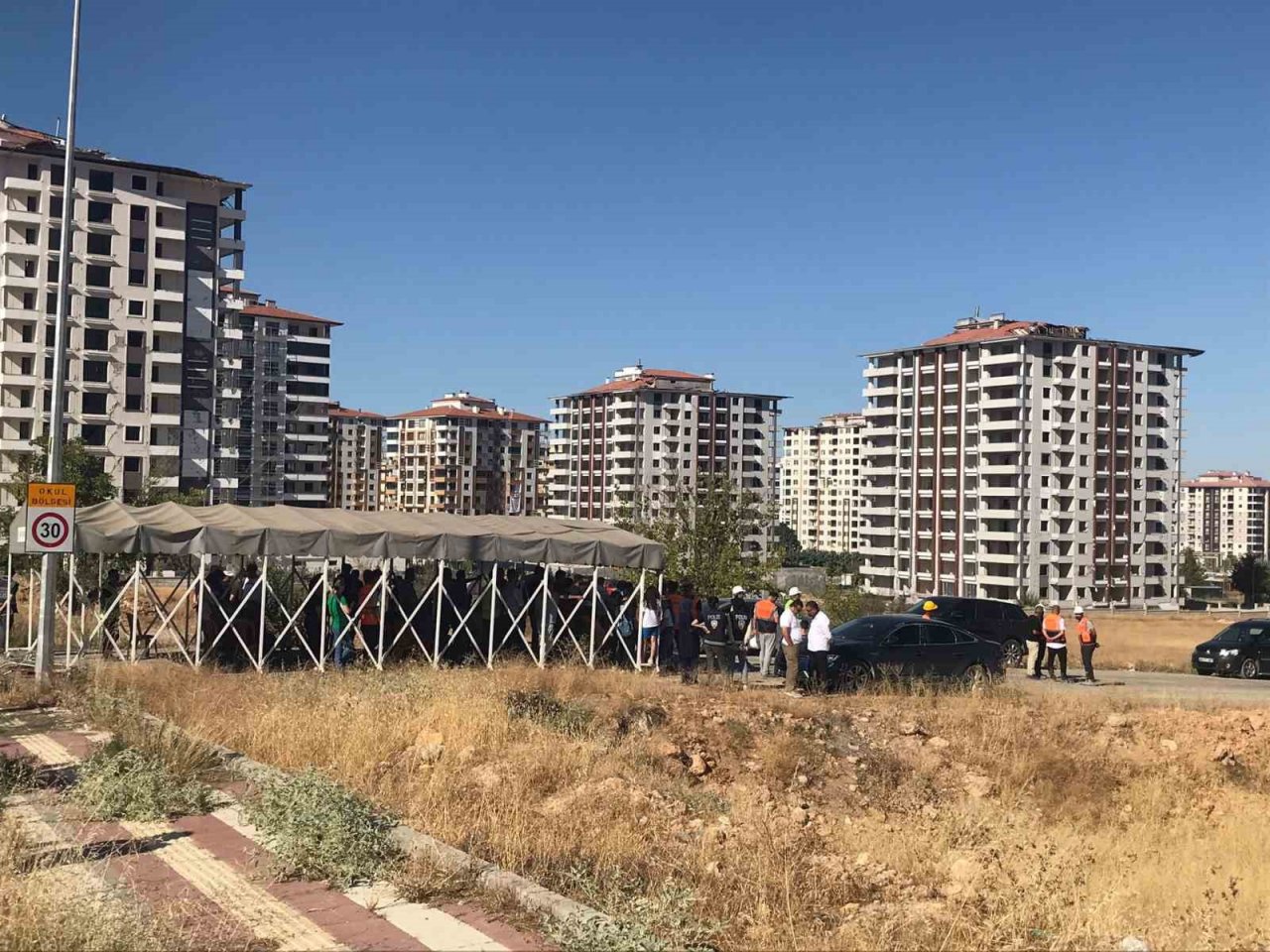 Malatya’da patlayıcı ile bina yıkımlarına devam ediliyor