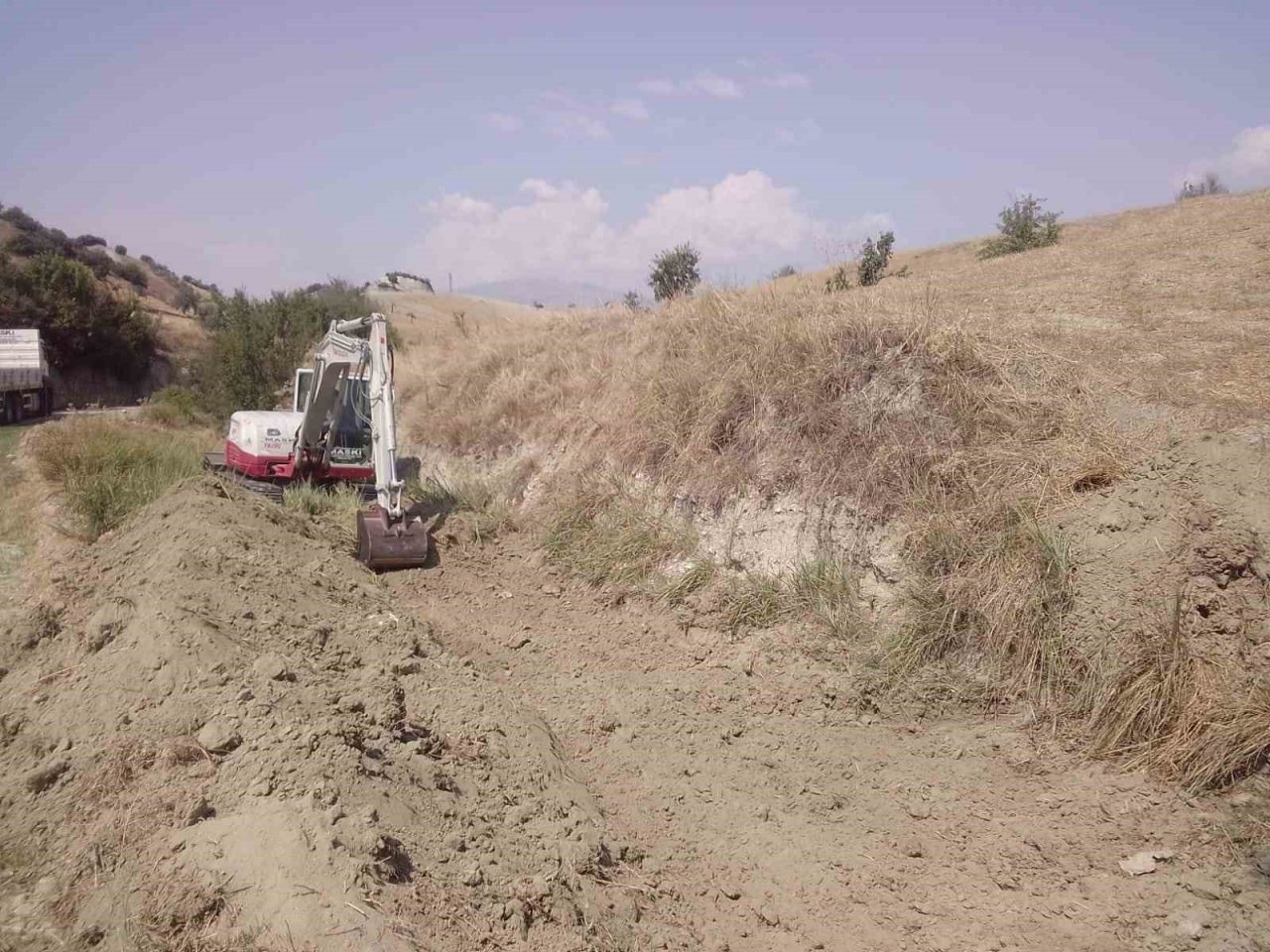 MASKİ’den dere temizliği ve menfez çalışması
