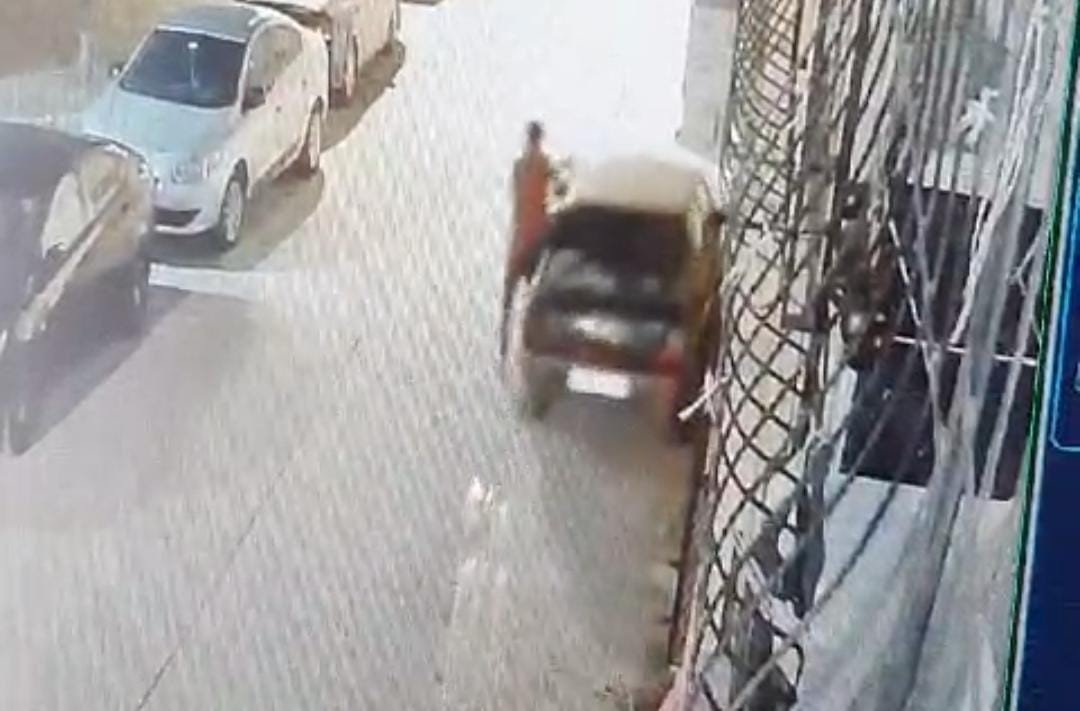 Şanlıurfa’da el freni çekilmeyen otomobil sürücüsüne kabusu yaşattı