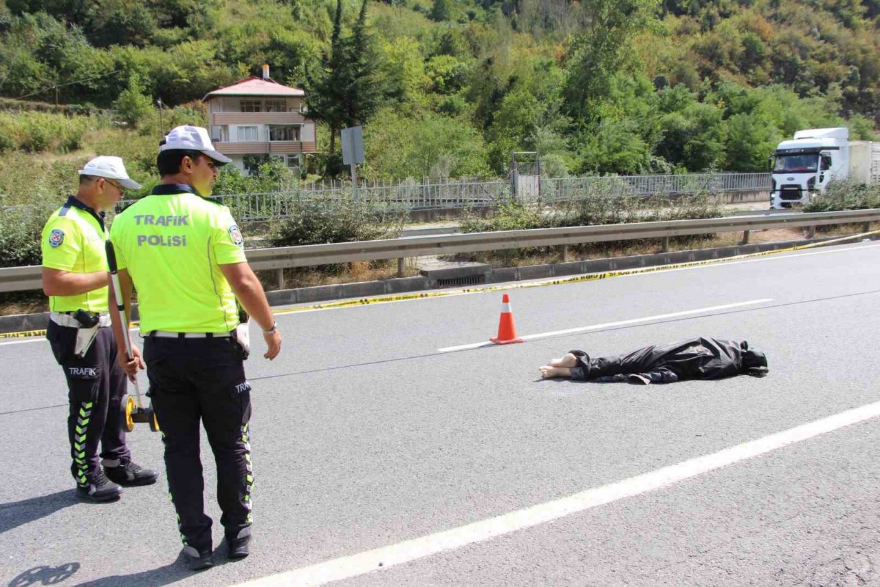 Metrelerce sürüklendi, geride ayakkabısı ve kasketi kaldı