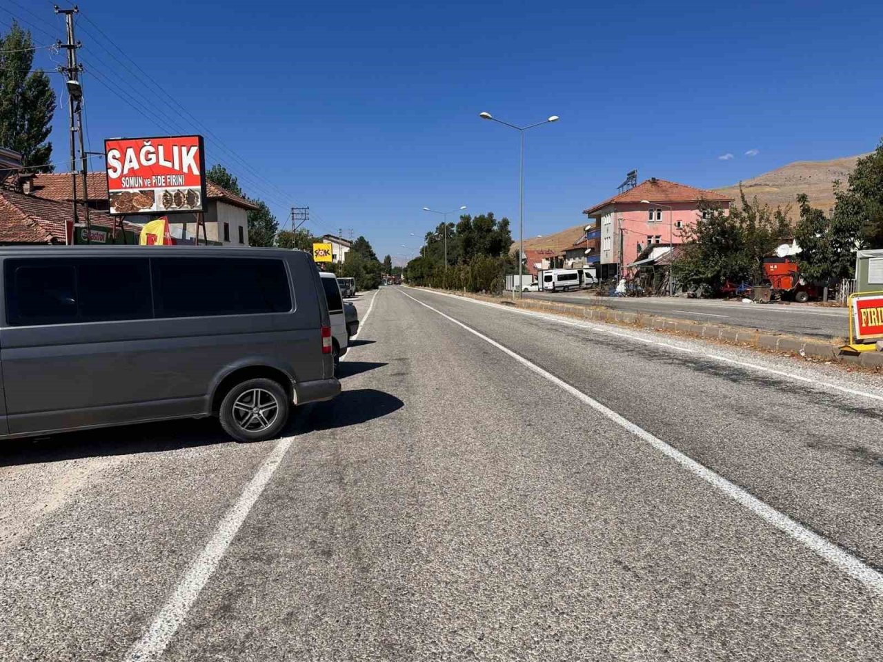 Üç aracın karıştığı kazada 1 kişi yaralandı