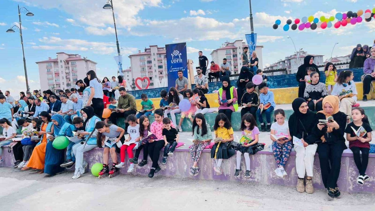 UDER, 8 Eylül Dünya Okuma Yazma Günü’nü Ağrı’da çocuklarla geçirdi