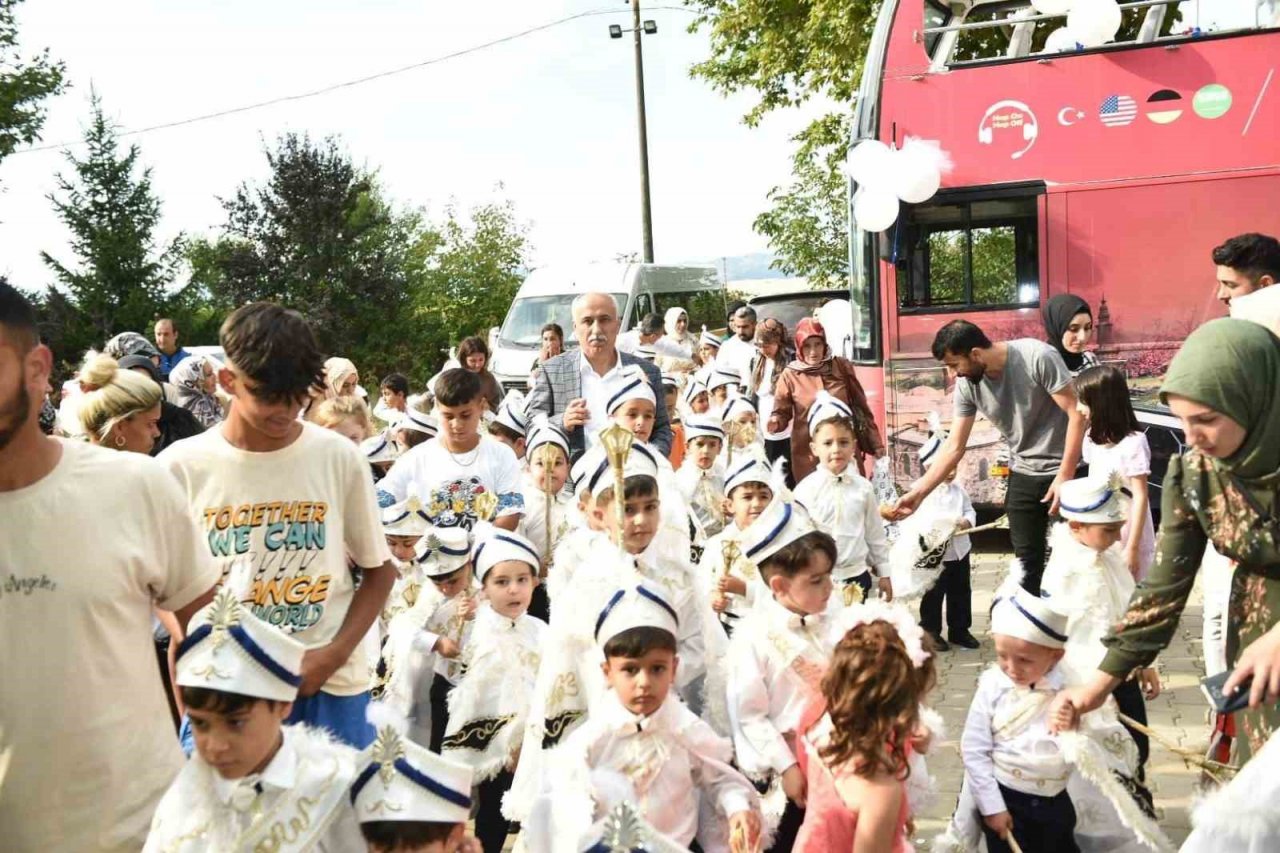 Yenişehir Biber Festivalii’nde Hakan Altun ve Merve Özbey rüzgarı