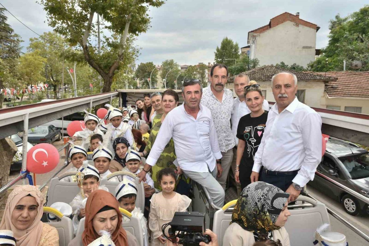 Yenişehir Biber Festivalii’nde Hakan Altun ve Merve Özbey rüzgarı