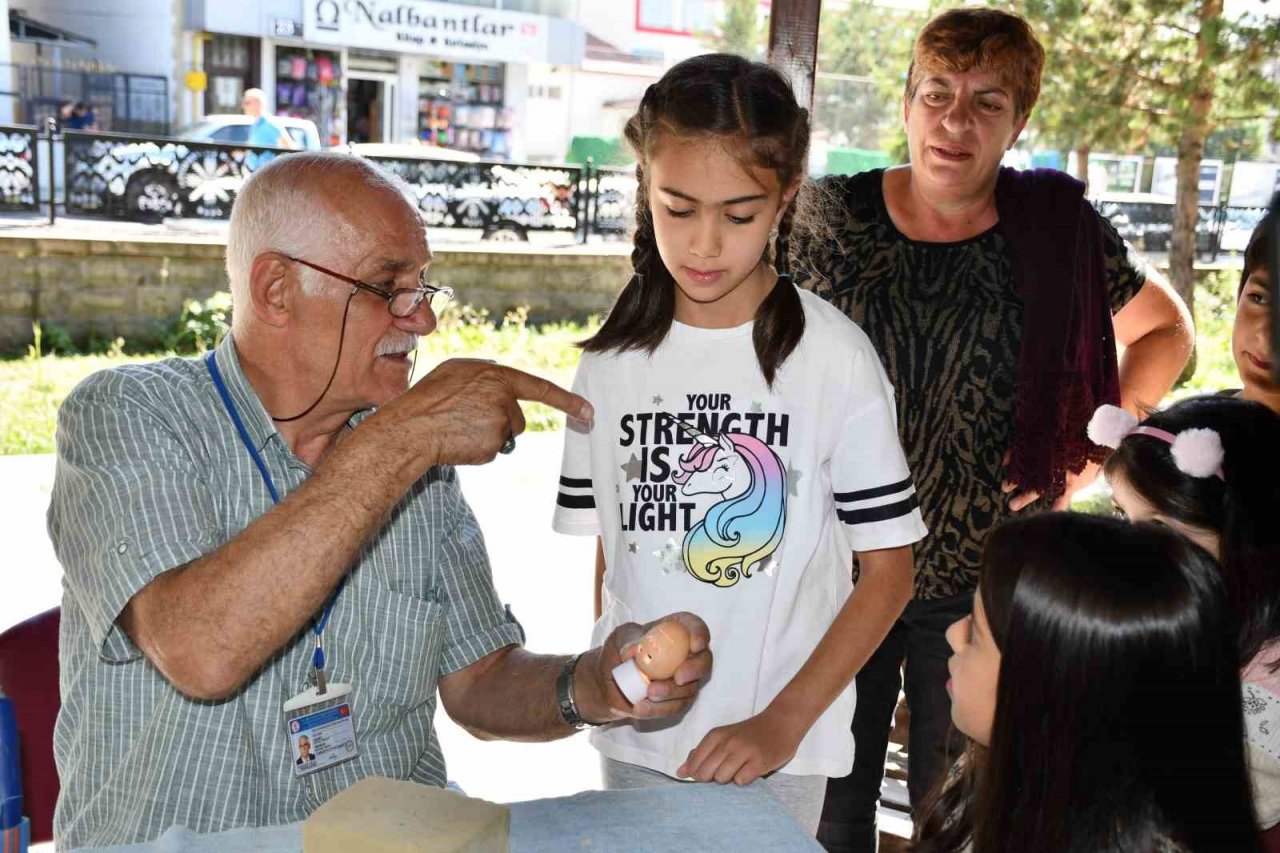 Yumurta kabuğundan sanatı çocuklara öğretti