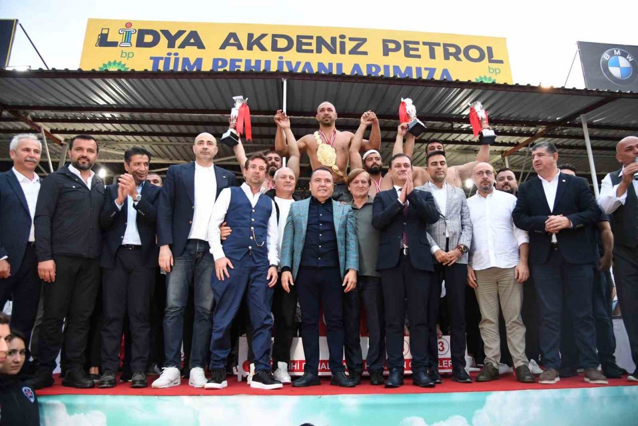 671. Tarihi Elmalı Yağlı Güreşleri’nde başpehlivan Ali Gürbüz