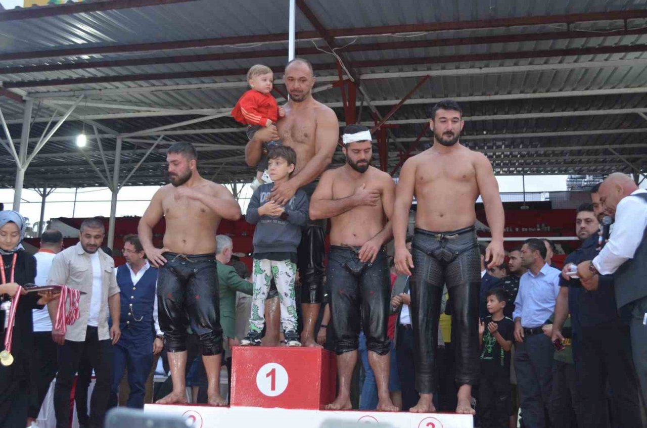 671. Tarihi Elmalı Yağlı Güreşleri’nde başpehlivan Ali Gürbüz